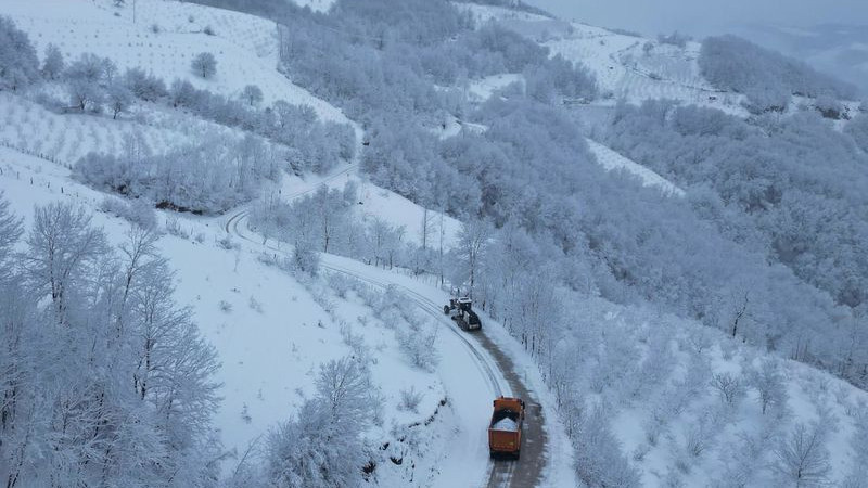 Samsun'da 17 İlçede Kar: Büyükşehir Belediyesi Hepsinde Mücadelede